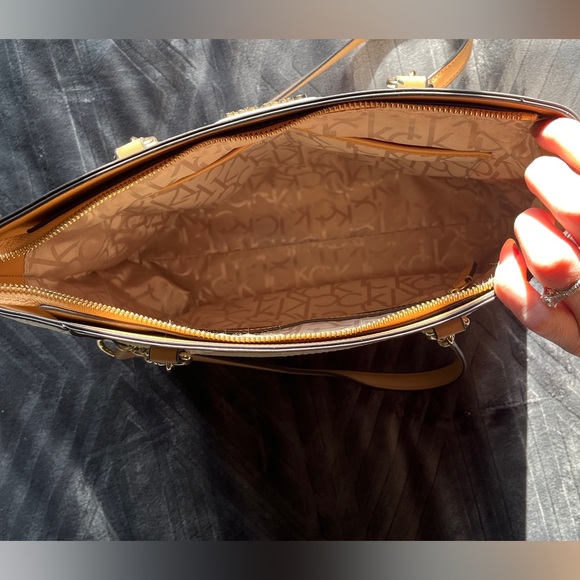 Limited Edition Calvin Klein Purse - Picture 10 of 13